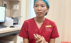 Bộ trưởng Y tế tặng Bằng khen nữ điều dưỡng ép tim cứu du khách nước ngoài