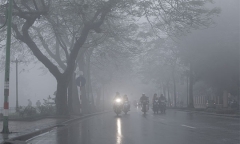 Mưa nhỏ và sương mù tiếp diễn, nồm ẩm xuất hiện ở miền Bắc