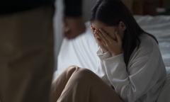 Chồng đột nhiên chăm chỉ đi giao hàng, vợ theo dõi phát hiện chuyện động trời