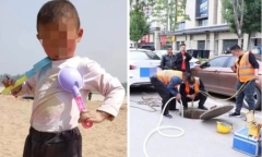 Bé 3 tuổi rơi xuống cống thoát nước, bố bất lực nhìn con bị cuốn trôi