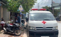 Nhìn qua khe cửa, kinh hãi phát hiện người phụ nữ chết trong phòng trọ