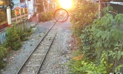 Vụ tai nạn tàu hỏa ở TP.HCM: Camera ghi lại tình tiết quan trọng