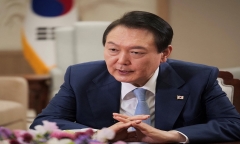 Tổng thống Hàn Quốc ăn hải sản để xoa dịu mối lo ngại từ vụ xả nước thải ở Fukushima