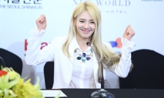 Hyoyeon của SNSD xinh đẹp nổi bật trong dàn sao Hàn