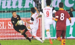 Bầu Đức bị cấp dưới đuổi khỏi sân vì hút thuốc lá trên khán đài