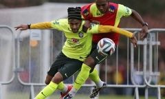 Neymar trình diễn kỹ thuật gắp bóng siêu đẳng trên sân tập