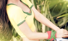 Sốt với bộ ảnh cực nóng hot girl cuồng World Cup