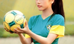 Hot girl 9x và bộ ảnh nóng cùng World Cup gây bão mạng