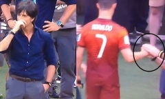 Ronaldo bị HLV tuyển Đức “bôi” gỉ mũi lên tay