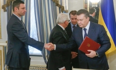 Các đại gia Ukraine bay đi, Yanukovich thì... ở lại