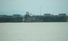 Video: Sau hơn 1 giờ bão số 13 đổ bộ, Quảng Bình tan hoang, xơ xác