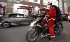 Á hậu quý bà Thu Hương khoe ảnh hạnh phúc bên chồng con