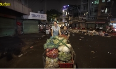 Bán rau lỗ như hoa hậu Thuỳ Tiên trong Đu Đêm, sơ hở là cho khách thêm hành