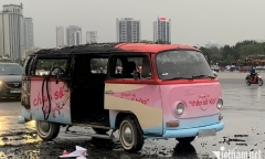 Hà Nội: Ô tô bốc cháy ngùn ngụt trước SVĐ Mỹ Đình