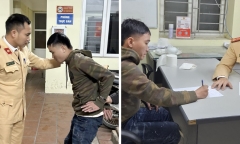 Đại úy CSGT lao ra 