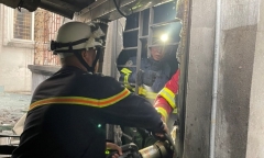 Lãnh đạo công an thăm hỏi chiến sĩ bị thương vụ cháy nhà khiến 3 người tử vong ở Hà Nội