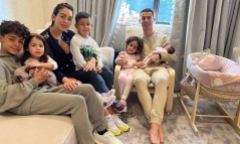 Nghi vấn Ronaldo trục trặc với bạn gái người mẫu nóng bỏng