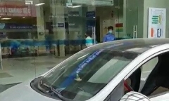 CSGT mở đường, đưa bé trai bị lồng ruột đi cấp cứu kịp thời 