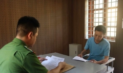Khởi tố, bắt giam đối tượng dùng dao đâm cảnh sát giao thông