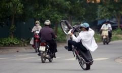 Công an TP.Hà Nội: Xử lý 10 trường hợp lạng lách, đánh võng gây mất trật tự, an toàn giao thông
