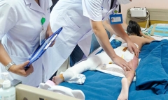 Điều trị thành công chân bị hoại tử cho bé gái bị tai nạn giao thông