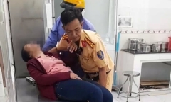 Bạc Liêu: CSGT giúp đưa người phụ nữ bị tai biến đi cấp cứu kịp thời