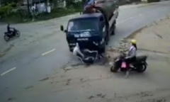 Xe tải tông xe đạp điện, 2 học sinh thương vong