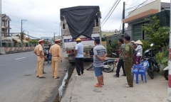 Tin tức tai nạn giao thông mới ngày 4/7: Xe máy đâm vào đuôi xe tải đang dừng đỗ, một người nguy kịch