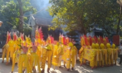 Ngựa giấy “nối đuôi nhau” chờ đốt tại đền Chợ Củi, Hà Tĩnh