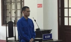 Bị chia tay, gã trai siết cố, dí roi điện vào người nhân tình