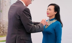 Nguyên Bộ trưởng Bộ Y tế Nguyễn Thị Kim Tiến nhận Huân chương Bắc Đẩu Bội tinh