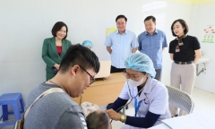 Sởi chưa hạ nhiệt, bác sĩ nhấn mạnh việc phụ huynh phải làm thời điểm này