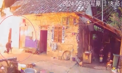 Video: Bình gas bất ngờ bốc cháy và phát nổ khiến cụ ông hoảng sợ