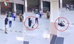 Clip: Kinh hãi bị chậu hoa rơi trúng đầu ở sân chơi, bé trai ngã gục rồi tử vong thương tâm
