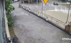 Vụ hai bé gái bị nước lũ cuốn trôi khi đạp xe qua ngầm tràn: Nhân chứng nói gì?