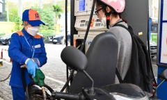 Giá xăng RON95 giảm, về mức 21.142 đồng/lít 