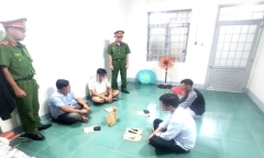 Khởi tố nhóm nhân viên văn phòng đăng ký đất đai đánh bạc theo kiểu 