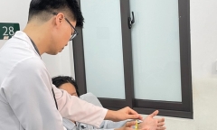 Nữ sinh ở Hà Nội đột quỵ khi đang hoạt động ngoại khóa cùng bạn bè