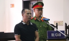 Kẻ dùng lựu đạn giả cướp ngân hàng lãnh án 8 năm tù