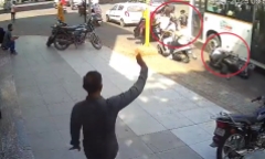 Clip: Xe buýt chạy quá tốc độ gây tai nạn kinh hoàng, 3 người tử vong thương tâm tại Ấn Độ