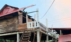 Lốc xoáy kèm mưa đá khiến hàng chục nhà dân ở huyện miền núi Quảng Trị bị tốc mái