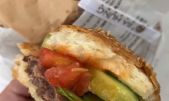 Vụ bánh mì hamburger nghi có dòi ở Đà Nẵng: Kiểm tra cơ sở bánh mì 
