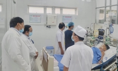Vụ nghi ngộ độc bánh mì ở Đồng Nai: Bác sĩ hội chẩn cứu 2 bé đang thở máy 
