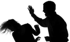 Xét xử người đàn ông truy sát vợ và người phụ nữ khác vì nghi ngờ mối tình đồng giới