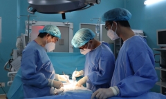 Tin tức đời sống ngày 25/1: Thanh niên vô tình nuốt luôn nắp chai khi uống nước