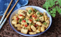 Đậu phụ giòn xóc tỏi ớt khiến bạn ăn mãi không chán
