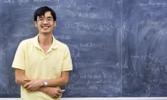 Thần đồng có IQ cao hơn Albert Einstein: 24 tuổi trở thành giáo sư, cuộc sống hôn nhân hạnh phúc