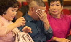Trở lại dự lễ giỗ tổ ngành sân khấu, NSND Công Lý bật khóc