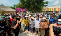 Người dân Định Yên, Đồng Tháp xúc động rơi nước mắt trong buổi chiếu phim tri ân 'Lật Mặt 6: Tấm Vé Định Mệnh' 