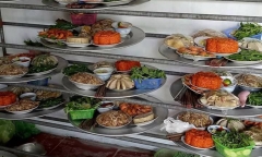 18 người nhập viện, 1 người tử vong sau khi ăn cưới nhà hàng xóm